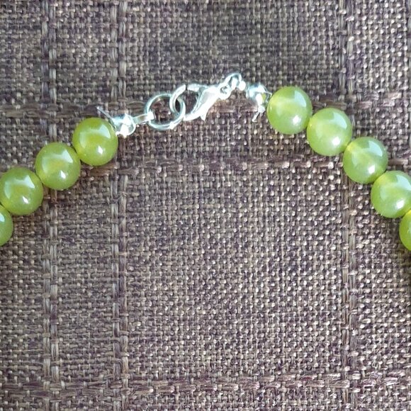 15.25'' Pretty Natural Green Nephrite Jade Beaded Necklace – 8mm Round Beads - Picture 7 of 11